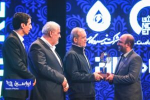 گروه فولاد مبارکه جایزه «سرمایه‌گذار برتر نیروگاه‌های خورشیدی سال ۱۴۰۳» را دریافت کرد