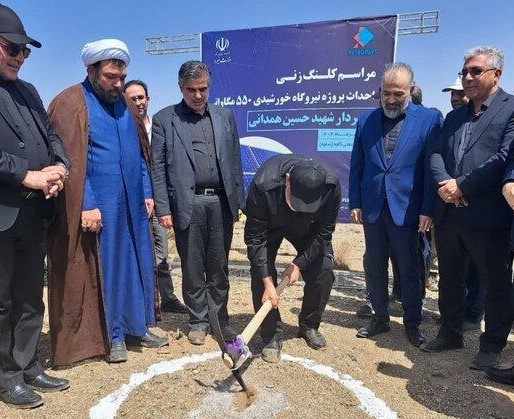 کلنگ‌زنی نیروگاه‌های خورشیدی با مجموع ظرفیت ۸۰۰ مگاوات در ساوه