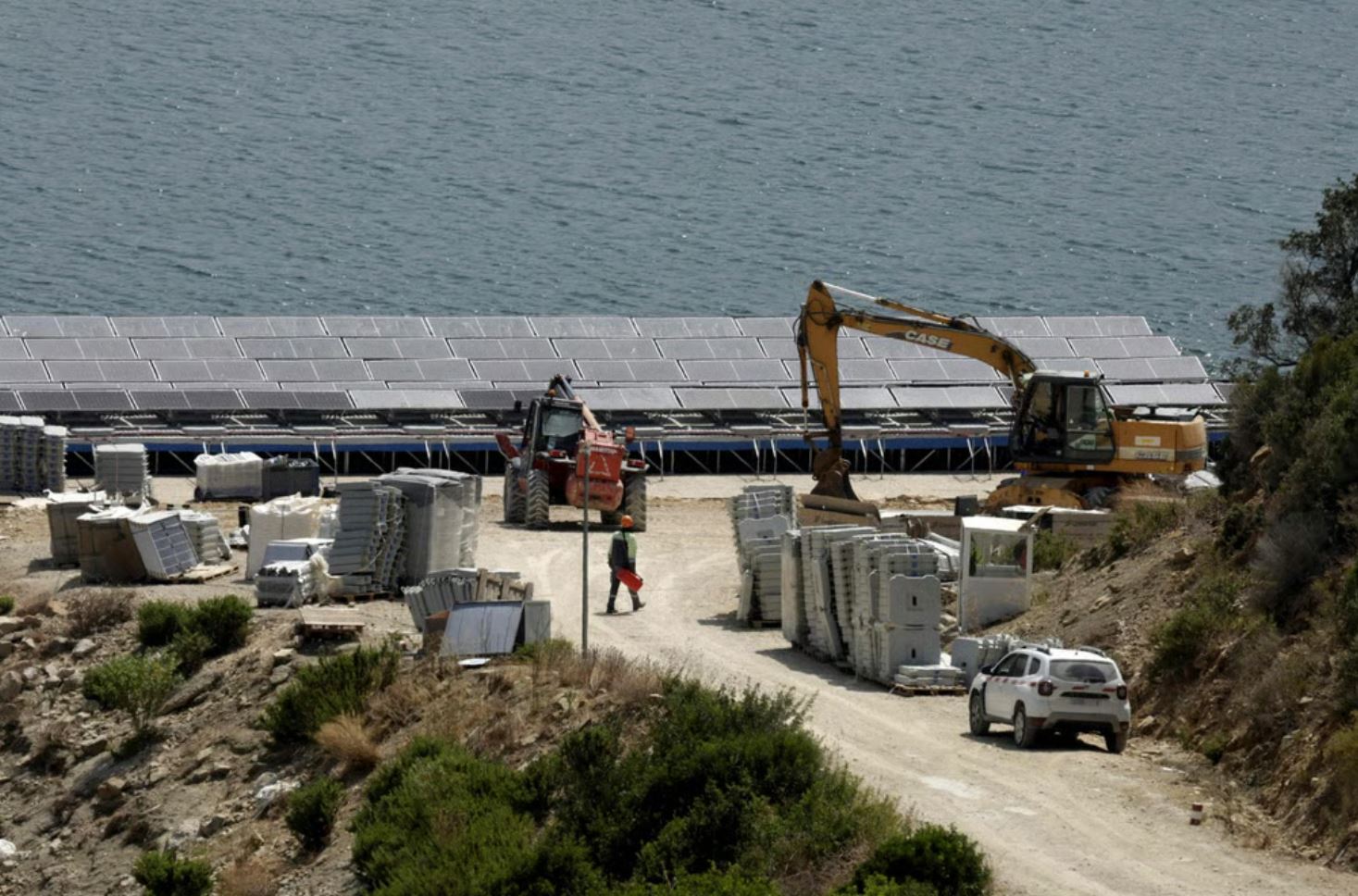 مراکش برای محافظت از ذخایر آبی، از پنلهای خورشیدی شناور بهره میگیرد