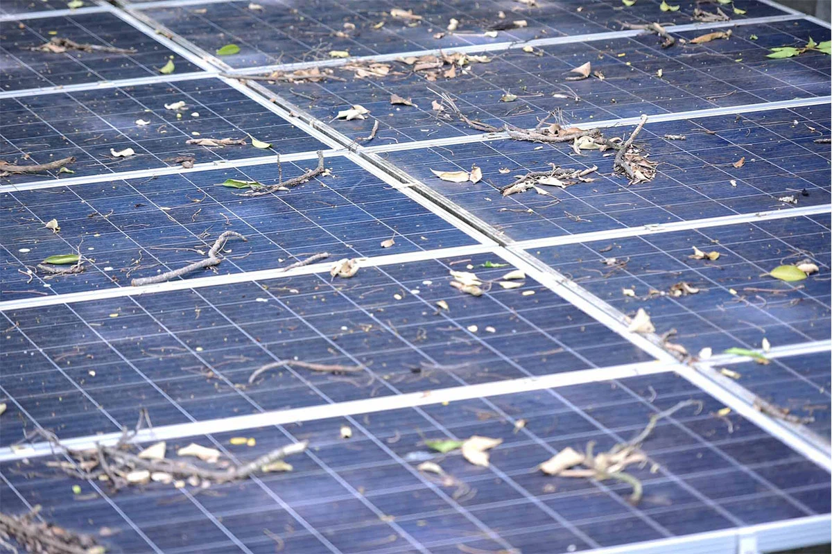 تمیزکاری پنل‌های خورشیدی