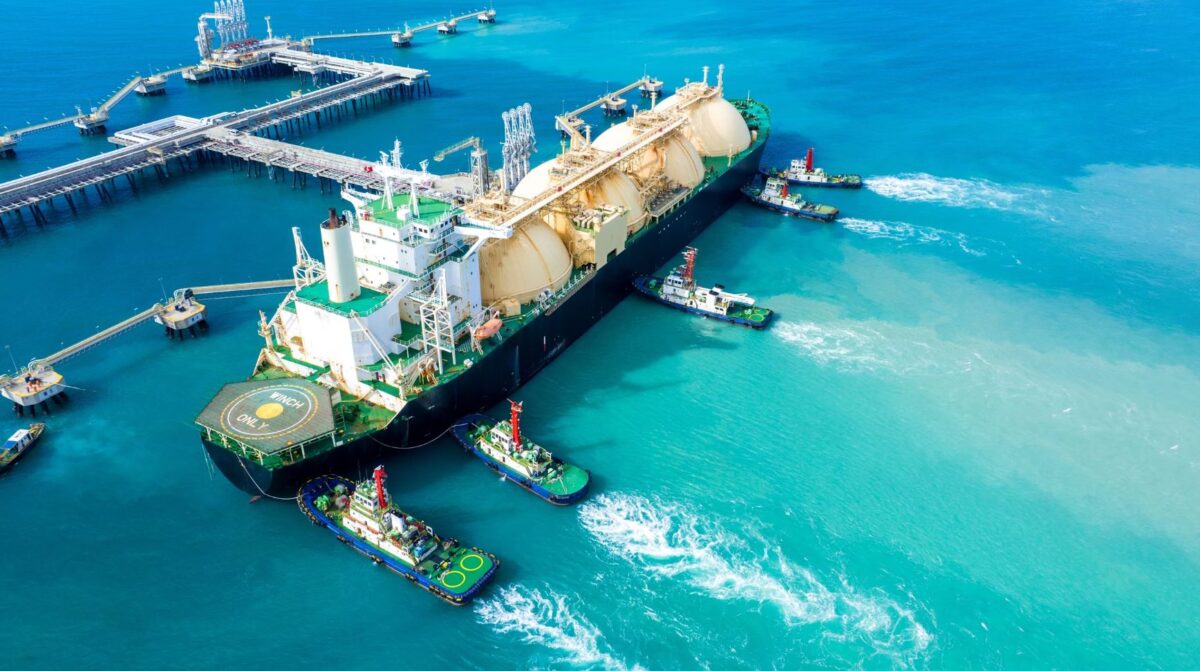 گزارش جدید آژانس بینالمللی انرژی (IEA): گسترش بیسابقه ظرفیت گاز طبیعی مایع تا ۲۰۳۰ و پیامدهای آن برای امنیت انرژی، تقاضا و توان خرید.