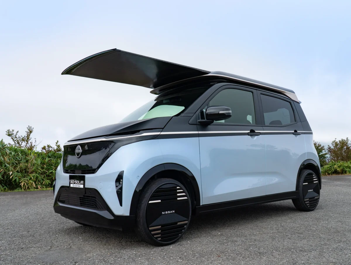 نیسان از نمونه اولیه خودروی برقی با پنلهای خورشیدی کشویی رونمایی کرد