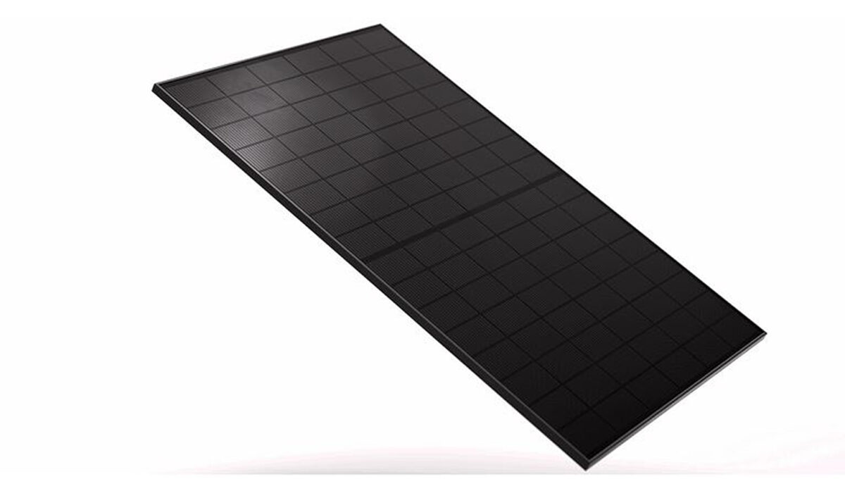 مگاسول از پنل خورشیدی ضدبازتاب نور با طراحی نوین رونمایی کرد