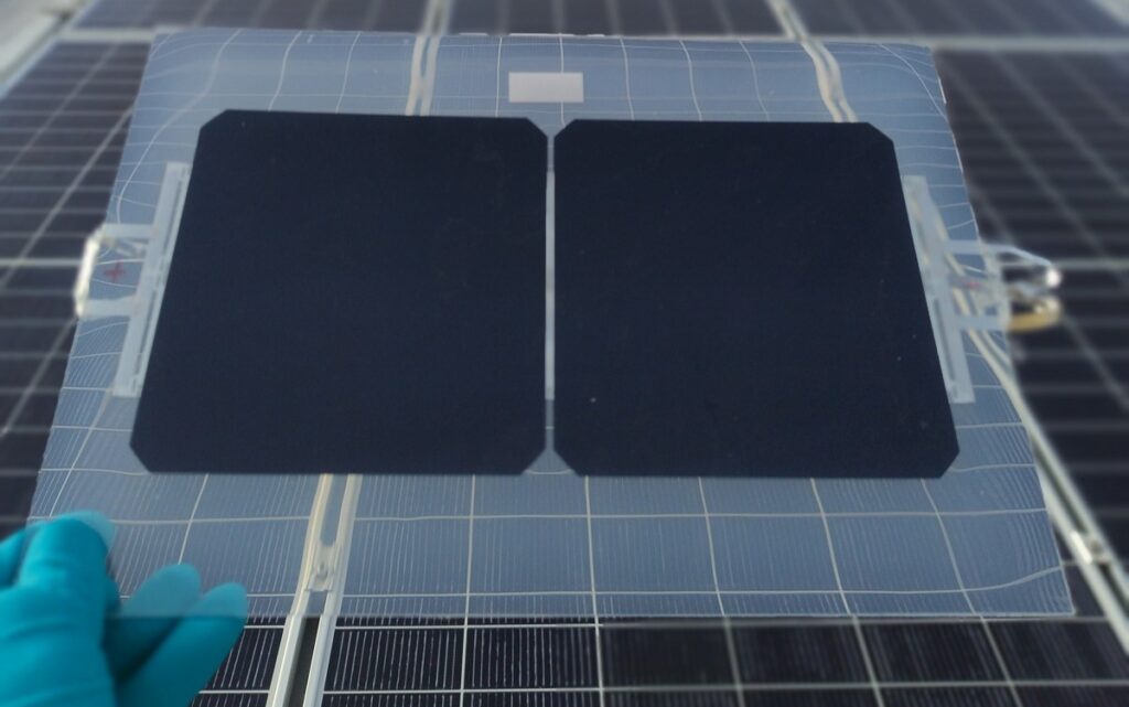 شیشه در پنل‌های خورشیدی