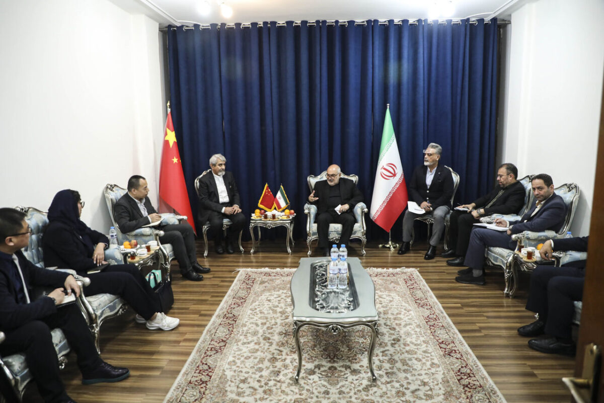 همکاری ایران و چین برای مهار آلایندههای نفتی و توسعه انرژیهای پاک در خوزستان