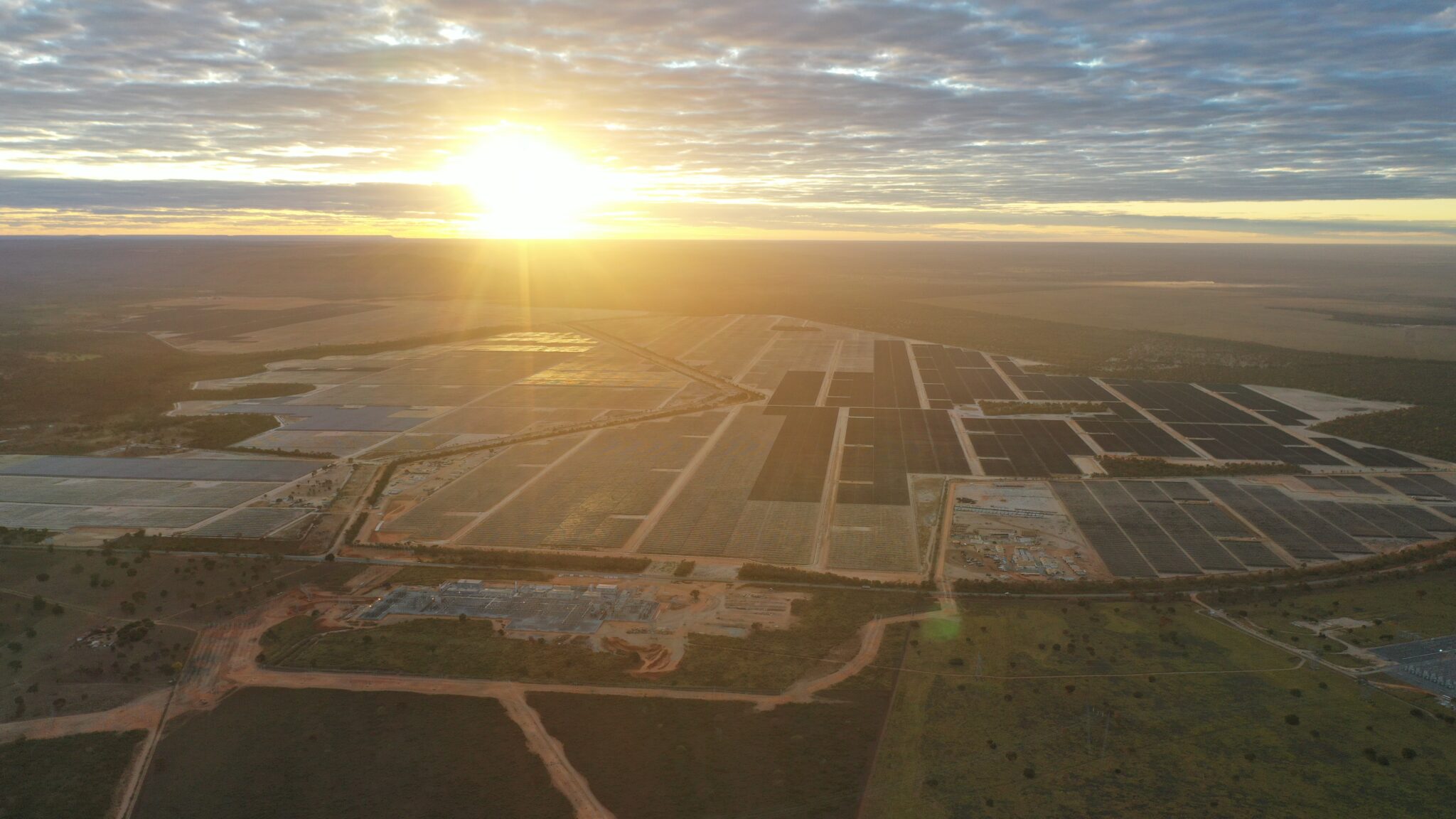 پارک خورشیدی ۶۱۱ مگاواتی آرینوس، گذار انرژی در برزیل را تسریع می‌کند