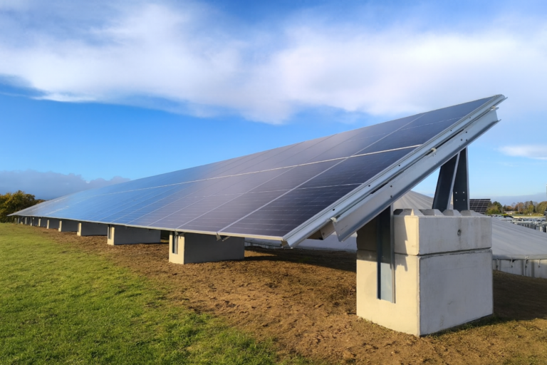 استارتاپ فرانسوی سیستمهای خورشیدی ماژولار و قابلجداسازی ارائه میدهد