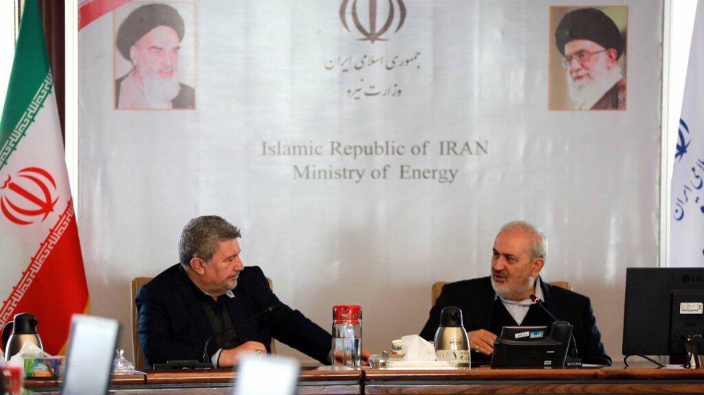 وزیر نیرو اعلام کرد که با وجود بارش‌های اخیر، بخش‌های وسیعی از کشور همچنان در شرایط تنش آبی شدید قرار دارند.