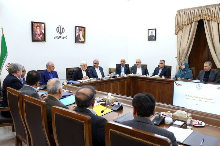 جلسه شورای اقتصاد با اشاره به اقدامات انجامشده برای افزایش تولید برق از محل انرژیهای پاک