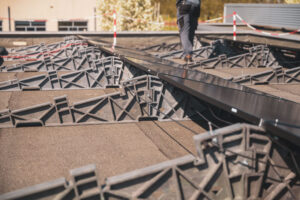 سازه نصب پنل خورشیدی که تماماً از پلاستیک بازیافتی ساخته شده است