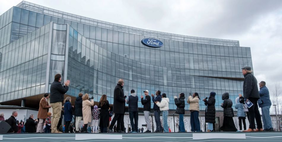 فورد به بازار ذخیرهسازی انرژی وارد شد؛ استفاده از ظرفیت مازاد تولید خودروهای برقی برای تأمین برق مراکز داده