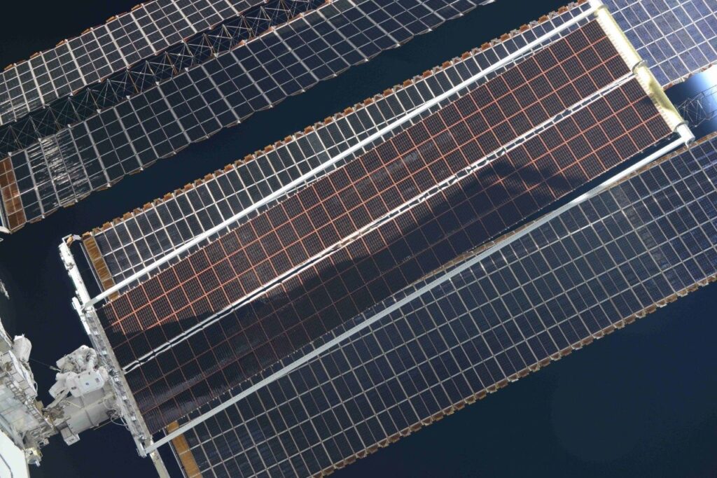 پژوهش جدید: سلول‌های خورشیدی مبتنی بر کالکوژنید آنتیموان برای کاربردهای فضایی