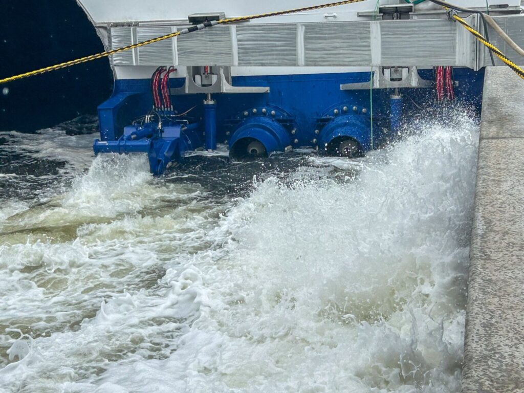 بزرگ‌ترین کشتی برقی جهان به آب انداخته شد