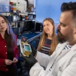 محققان لباس فضانوردی هوشمند طراحی کرده‌اند که با تغییر رنگ، میزان تشعشعات فضایی را نشان می‌دهد