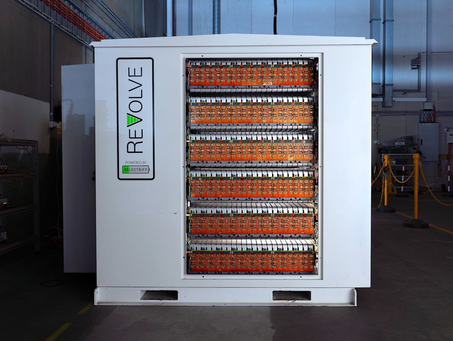 نیسان از باتری خودروهای برقی برای تأمین برق کارخانه تولیدی استفاده می‌کند