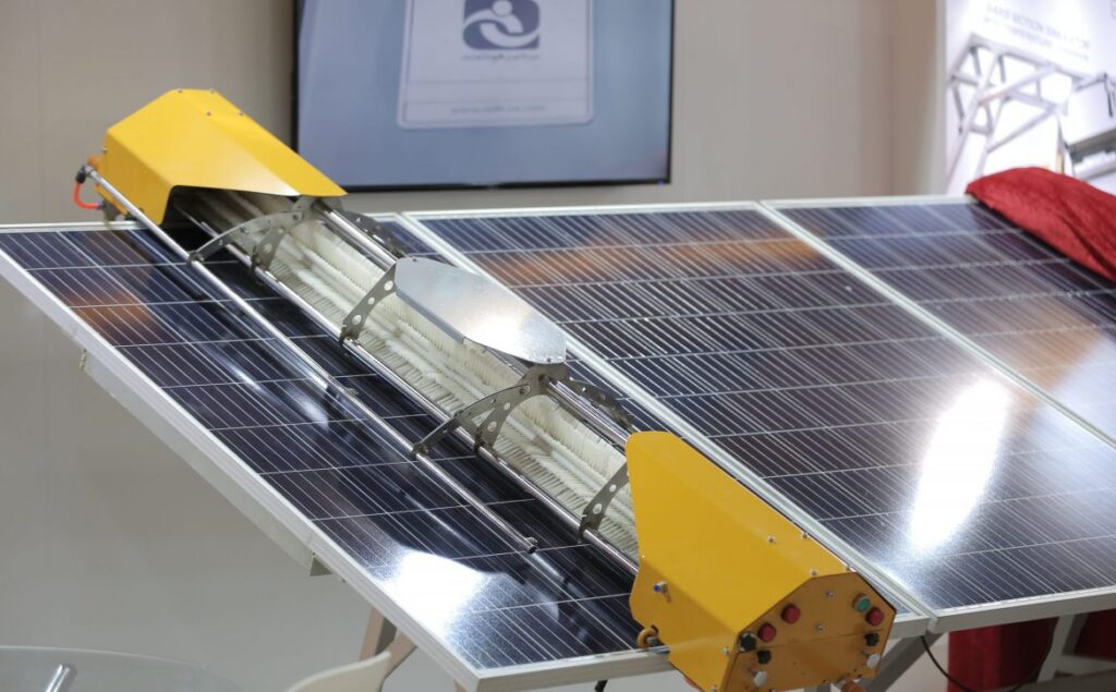 ربات ایرانی شستشوی پنل خورشیدی به بازار آمد