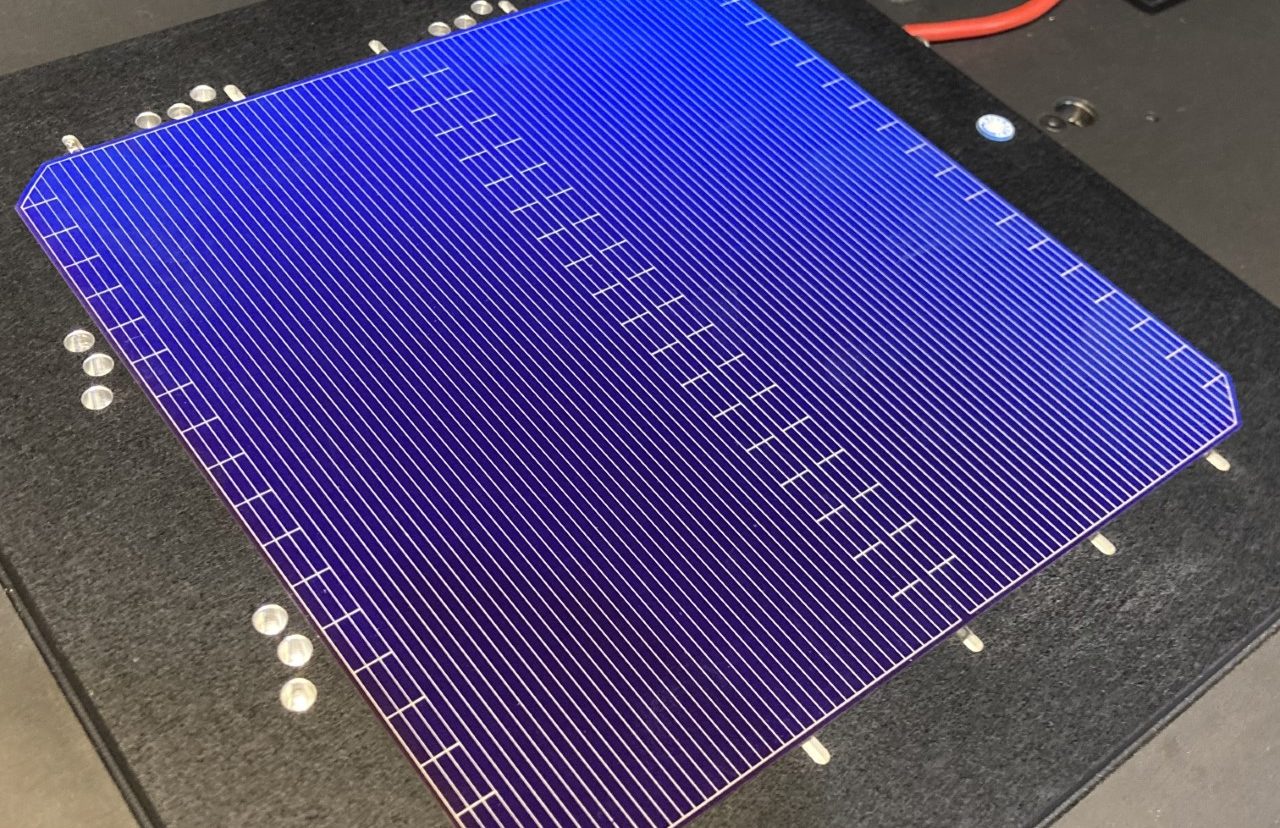 محققان: هرچه لایه اکسید آلومینیوم ضخیم‌تر باشد، تخریب فرابنفش در سلول خورشیدی TOPCon کمتر است