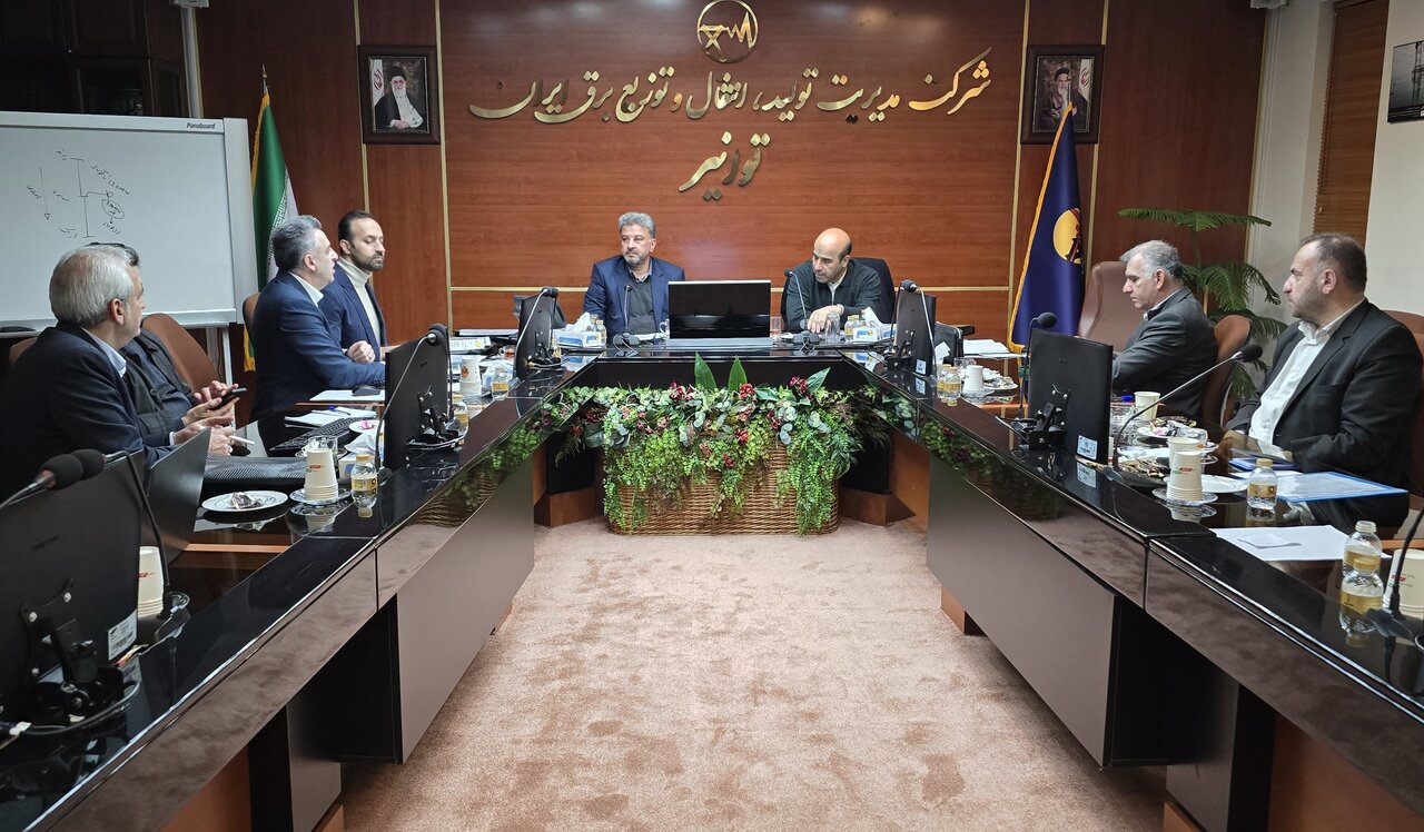 رفع موانع اتصال ۲۷۷۰ مگاوات نیروگاه خورشیدی و بادی برای پایداری شبکه برق