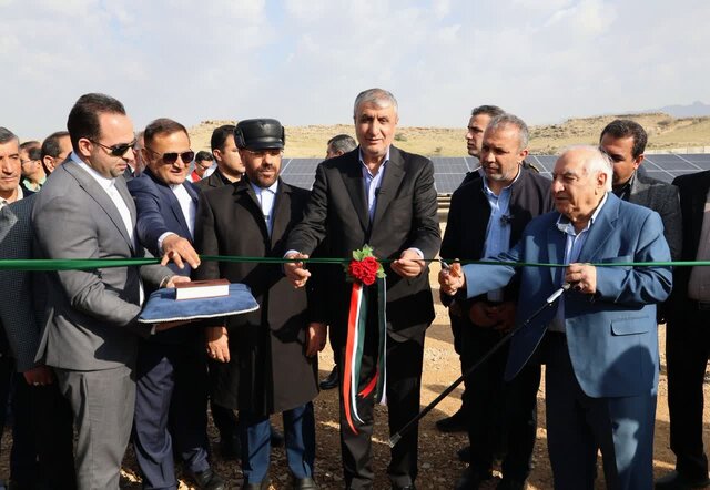 افتتاح فاز نخست نیروگاه خورشیدی ۱۰۰ مگاواتی مجموعه کربنات سدیم فیروزآباد