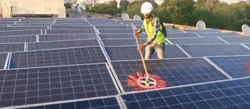 شستشوی خشک پنل خورشیدی